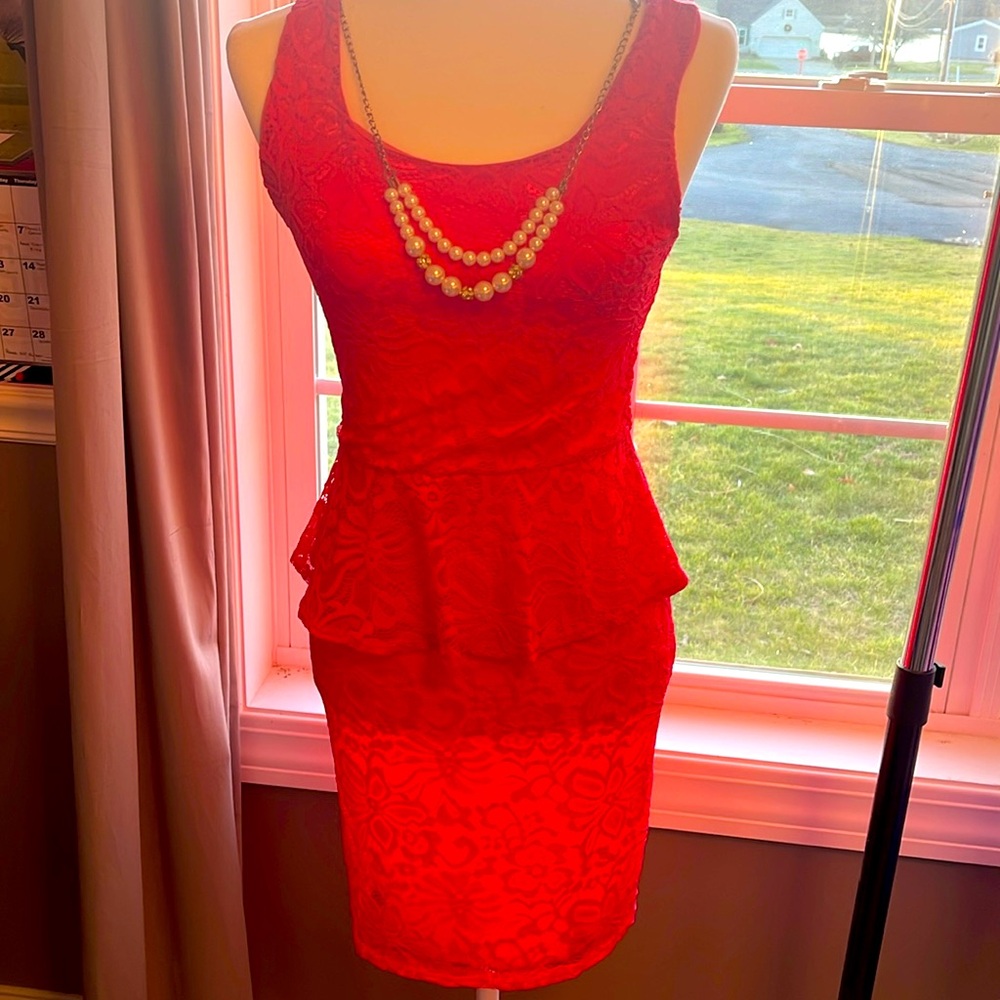 Sleeveless red/orange dress
